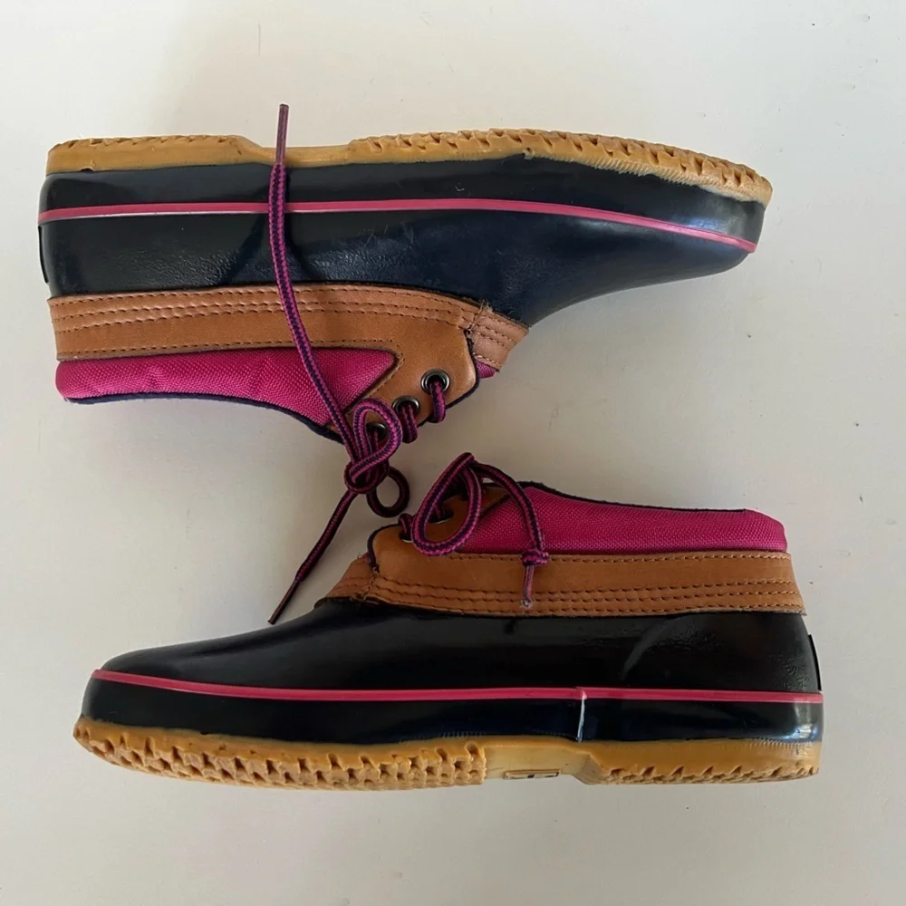 G. H. Bass & Co Calgary Waterproof Rain Duck Boots in Navy/Pink, size 9